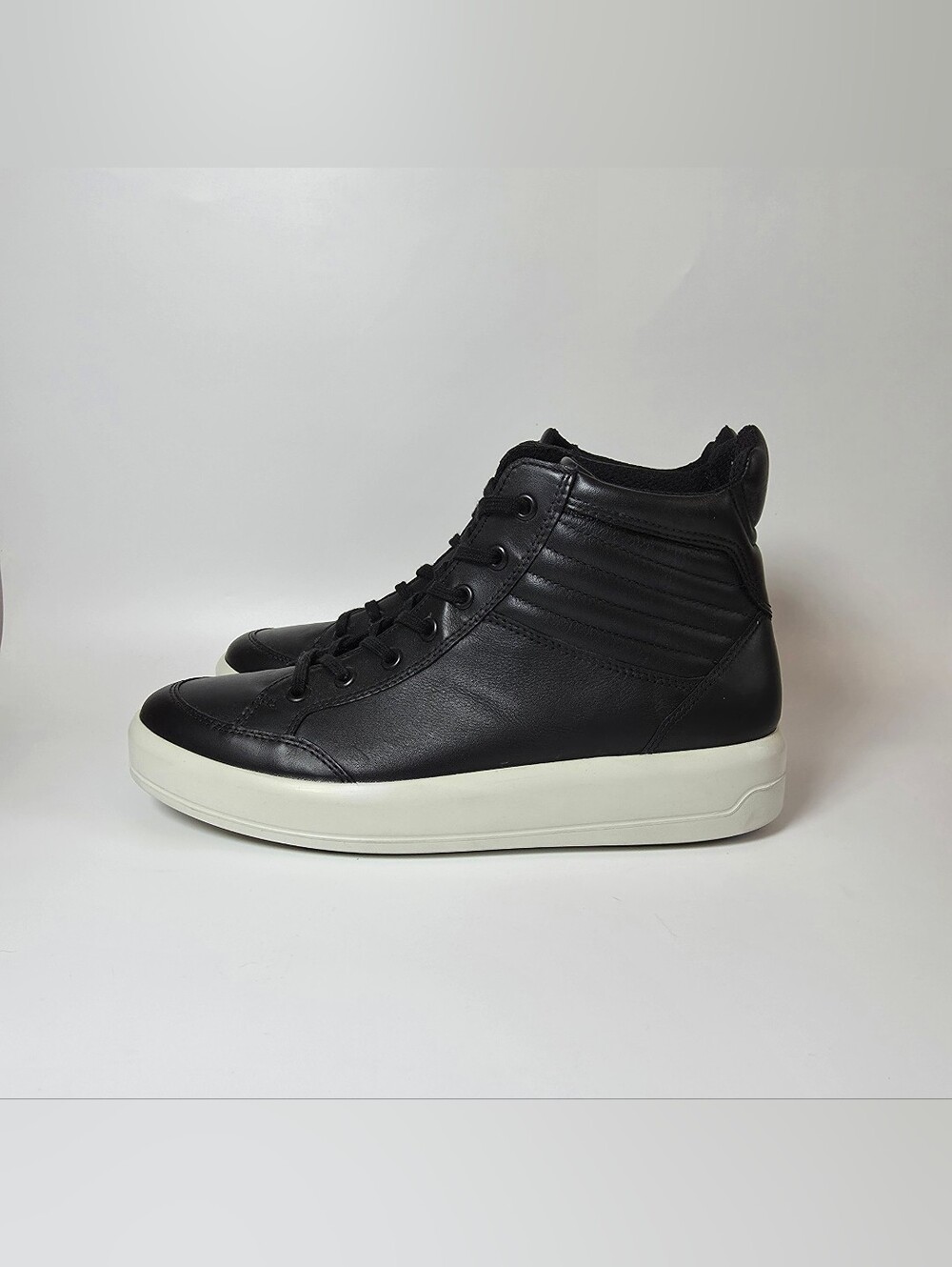 Ecco Soft 9 High Top Women's Black Leather Sneaker Size 40